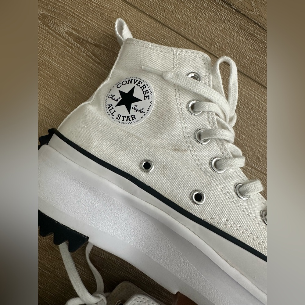 Converse - Picture 2 of 9